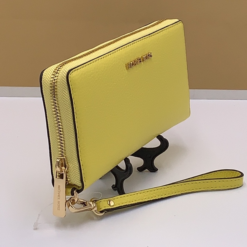 MICHAEL KORS Large Travel Continental Leather
Color: SUNSHINE - Picture 4 of 16